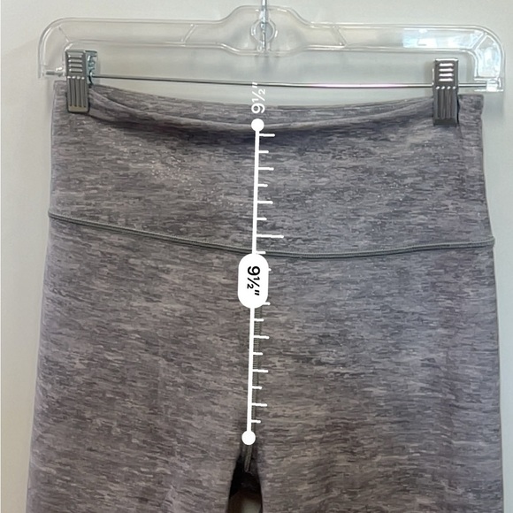 Peloton grey sparkle and striped leggings leggings 7/8 length size medium - Picture 9 of 10